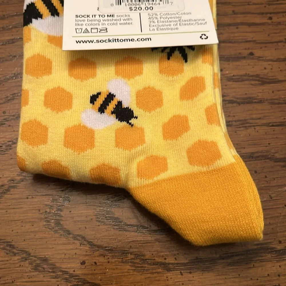 Sock it to Me Bee’s Knees crew socks, NWT‎
